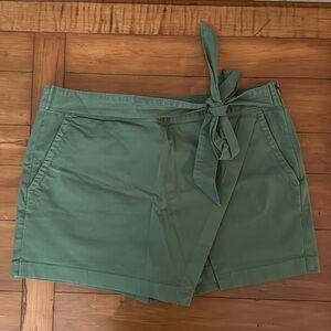 Vineyard vines women’s skort, green, size 10